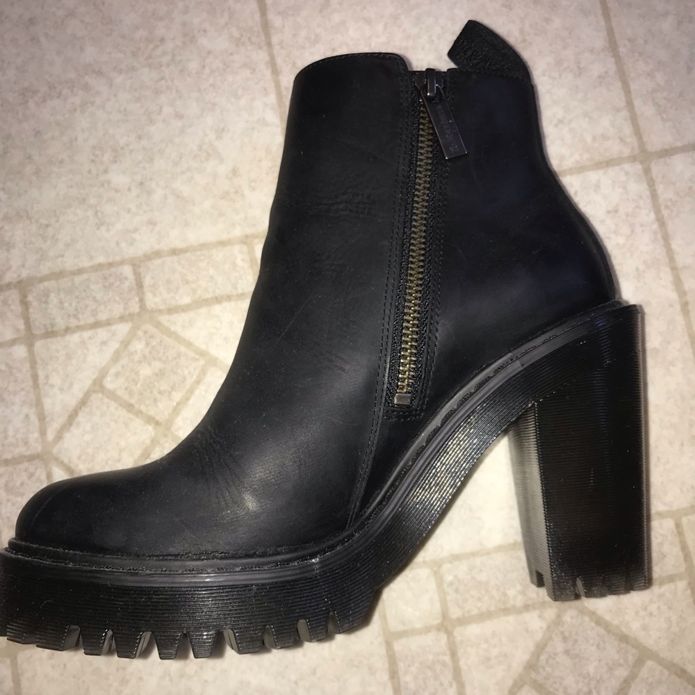DocMartens Magdalena size 6 boots